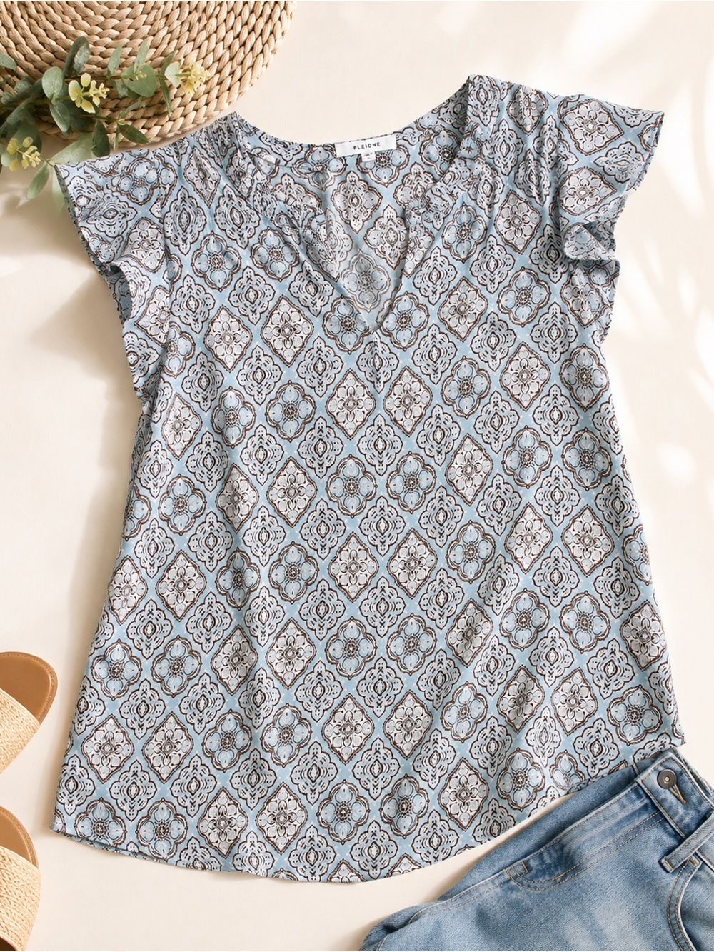 Pleione Light Blue Tile-Print Flutter Sleeve Blouse SZ Small V-Neckline Smoked